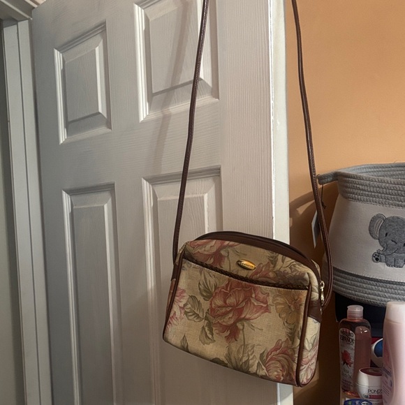 Liz Claiborne Floral Crossbody Bag in Cream and Brown - Picture 7 of 7